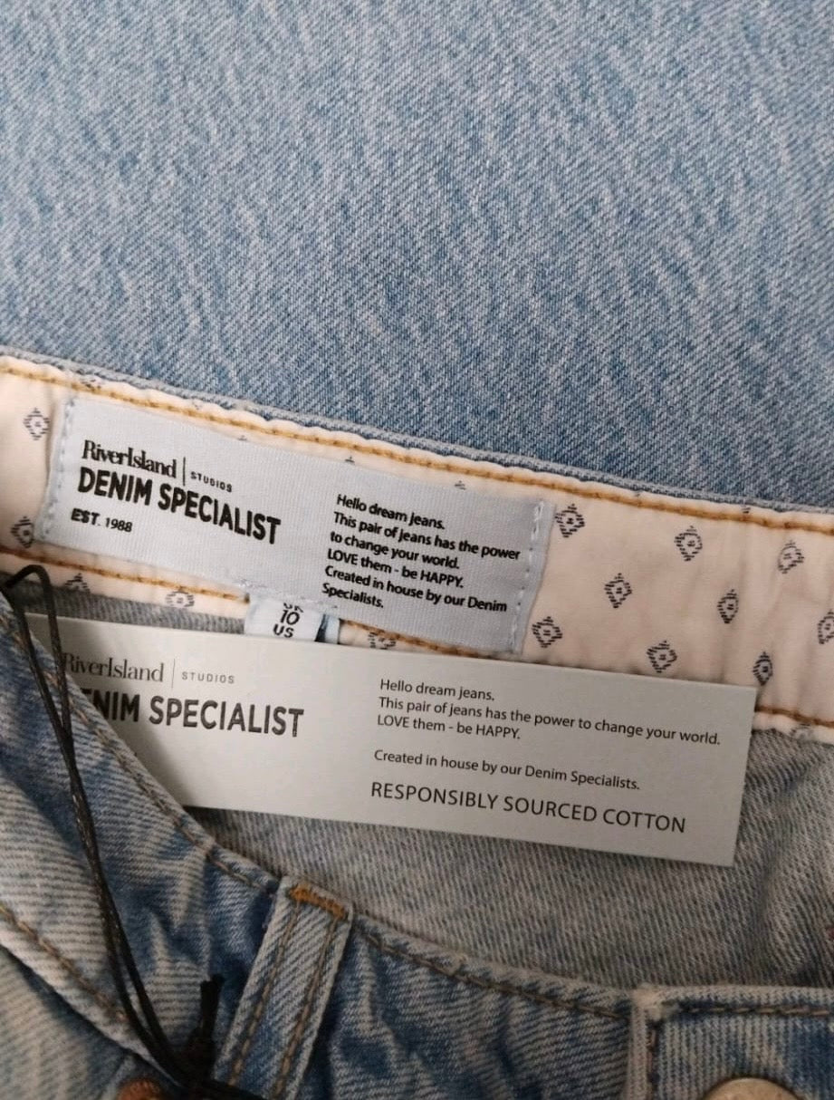 River Island High Rise Stove Pipe
Straight Leg Jeans Colour Light Denim Size 10R