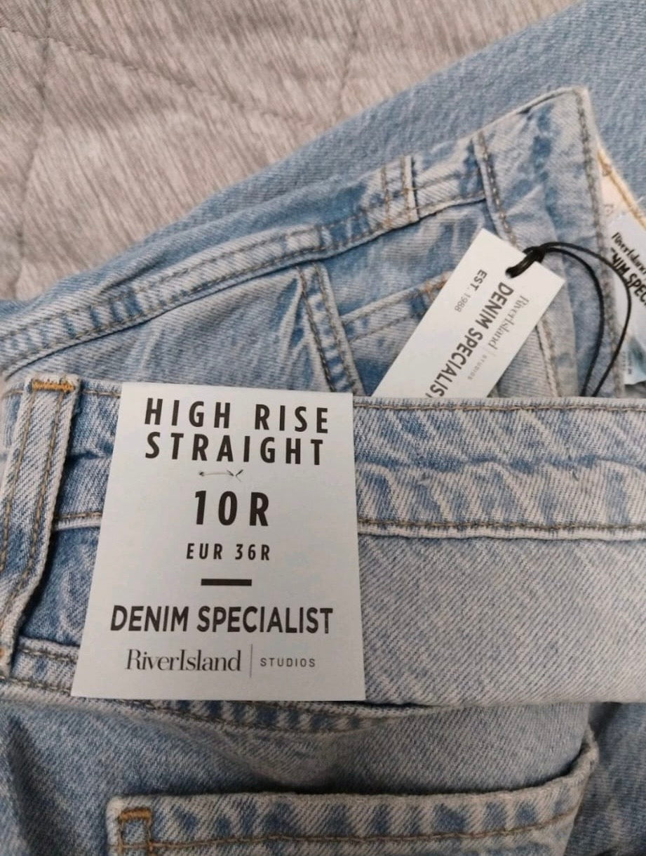 River Island High Rise Stove Pipe
Straight Leg Jeans Colour Light Denim Size 10R