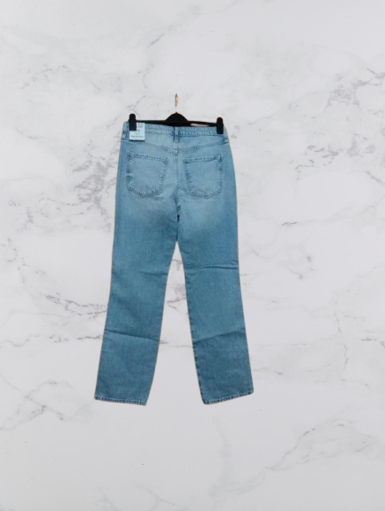 River Island High Rise Stove Pipe
Straight Leg Jeans Colour Light Denim Size 10R