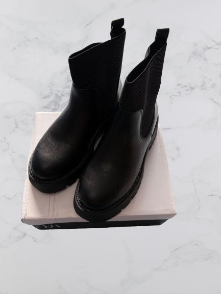 Erynn Chelsea Boots Colour Black
Size 36 Uk Size 3