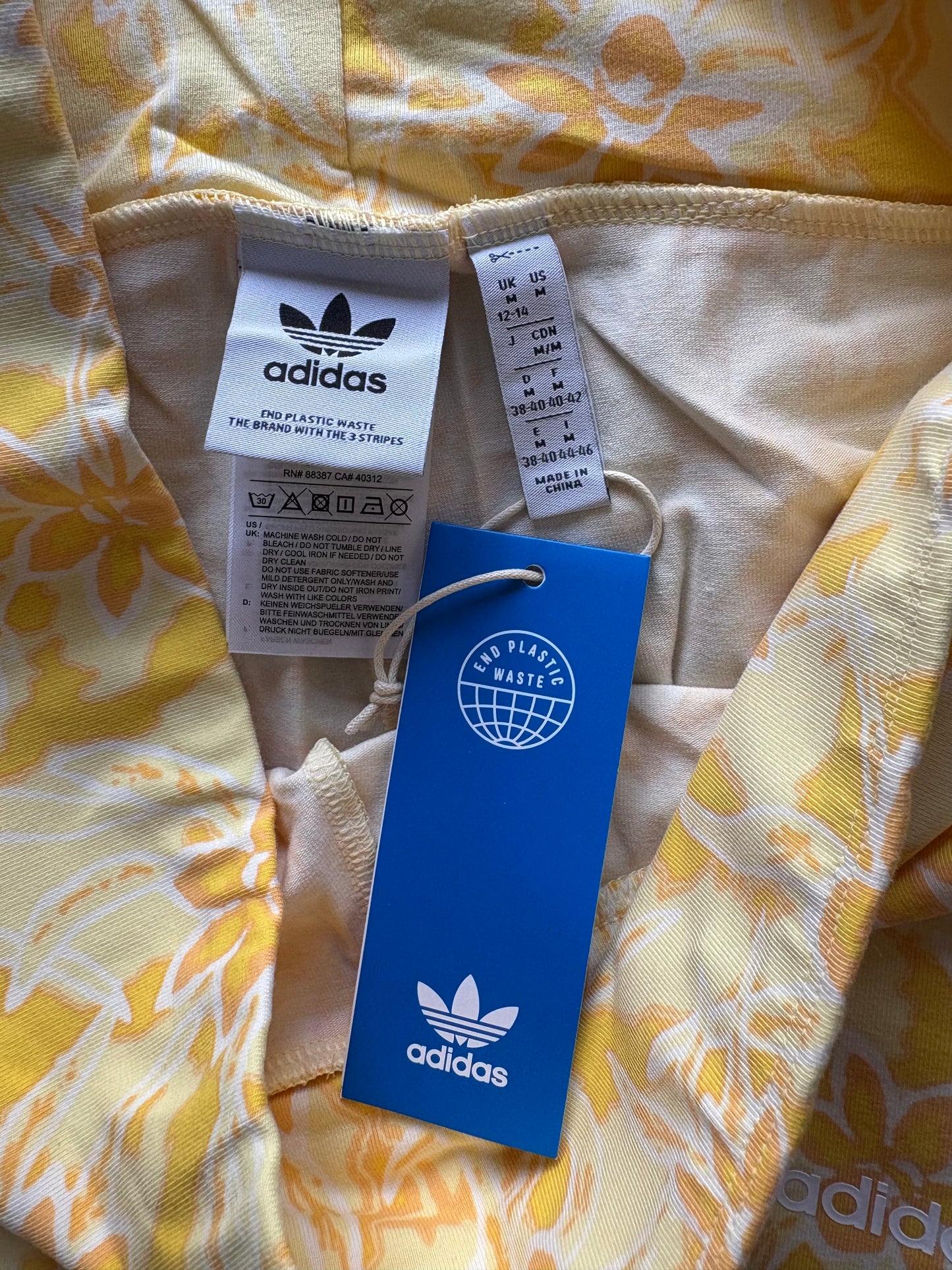 Adidas Originals Island Club All Over Print Shorts Colour Cream White Size M 12-14