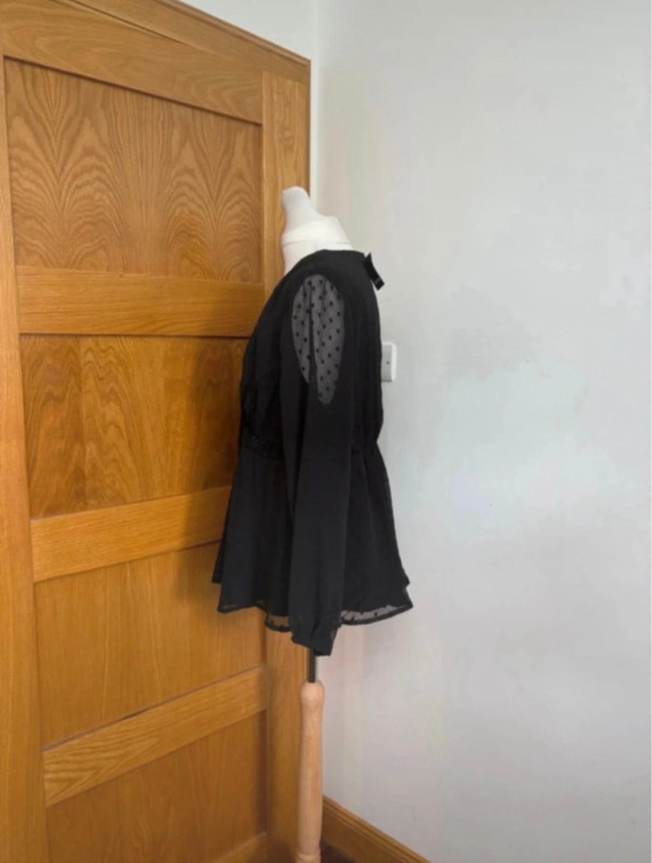 Simply Be Dobby V Neck Ruched Waist Blouse Colour Black Size 20