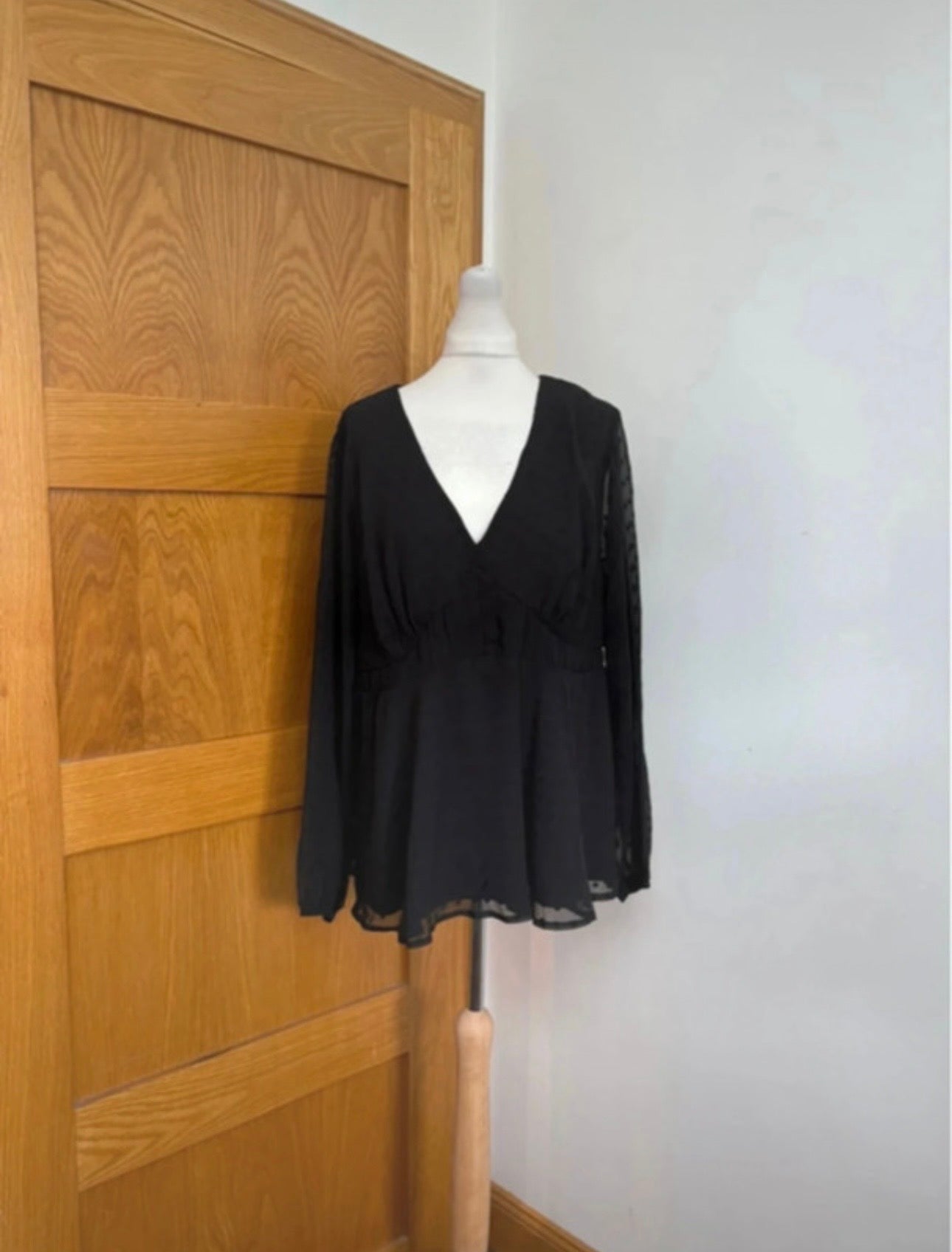 Simply Be Dobby V Neck Ruched Waist Blouse Colour Black Size 20