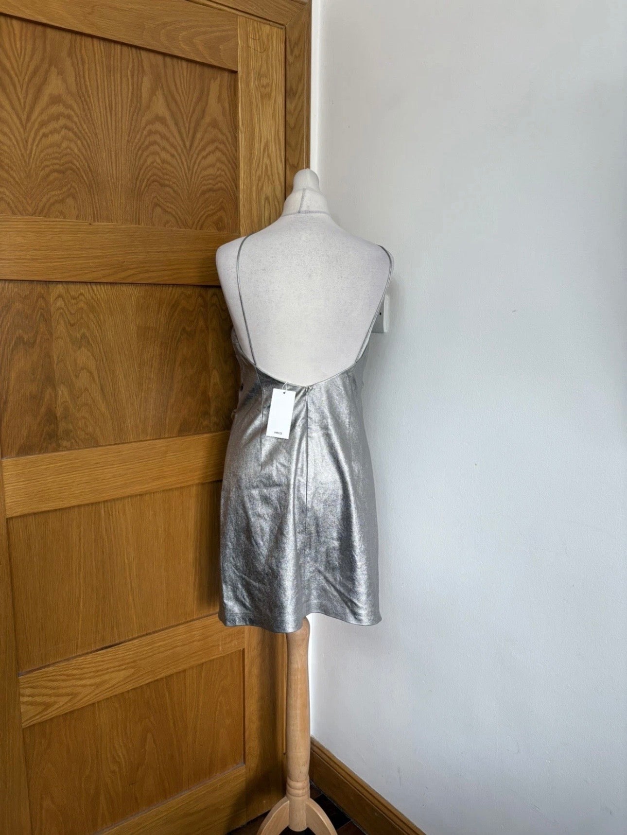 Mango Asymmetrical Maxi Flower
Dress Colour Silver Size 12