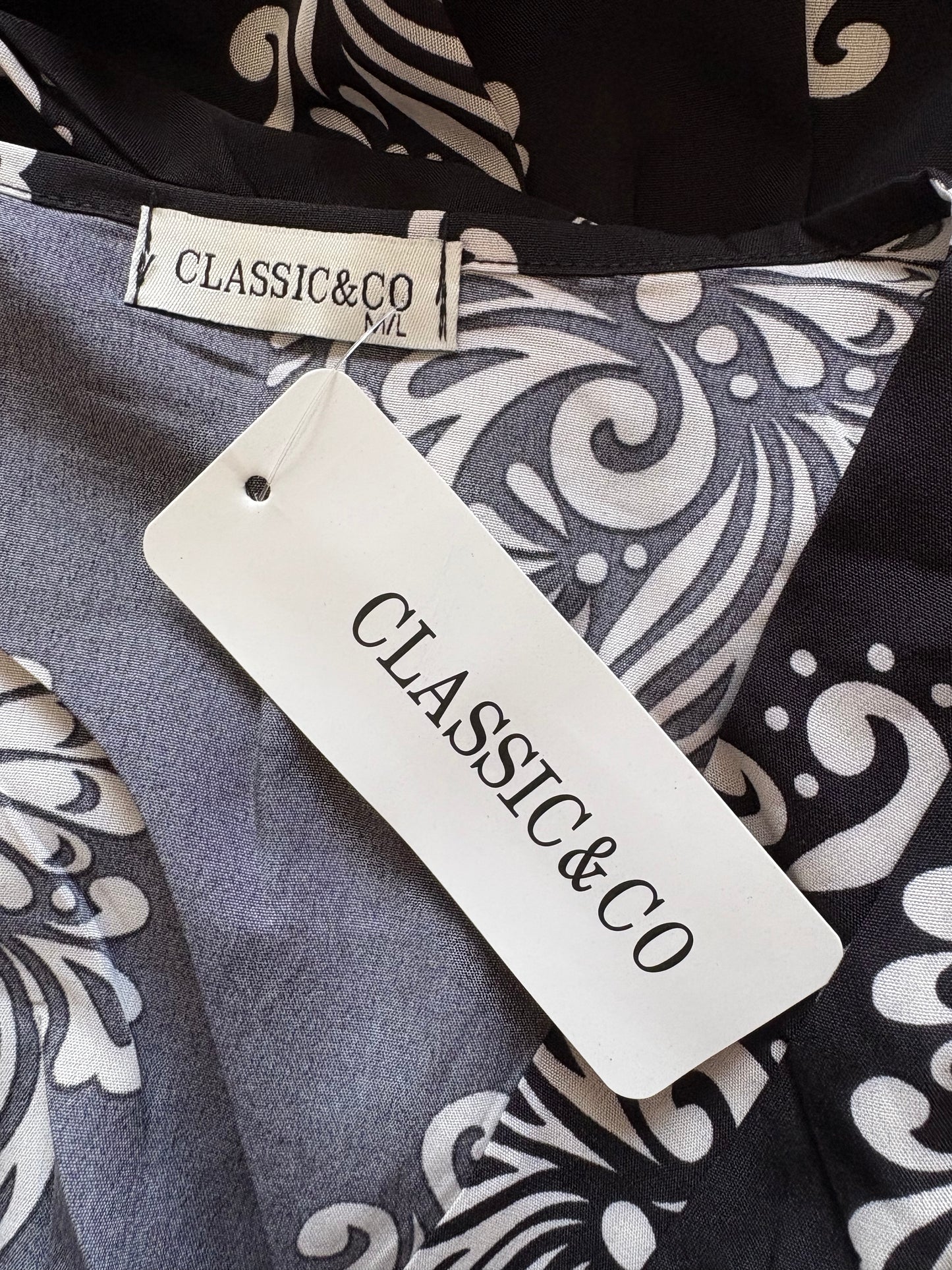 Classic&Co Short Sleeve Dress Colour Black/ White Size M/L