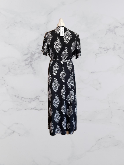 Classic&Co Short Sleeve Dress Colour Black/ White Size M/L